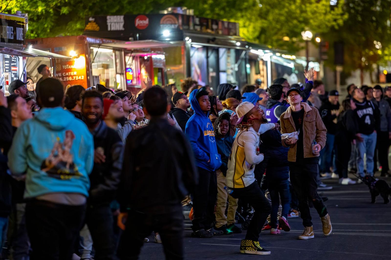PLAY Eugene Merges Gaming, Bar, Local Food Trucks Downtown